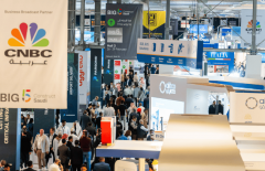 <strong>更是一个汇聚了跨越7.5万名本地承包商、</strong>